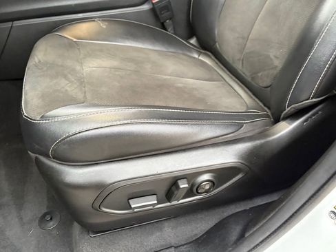 Used 2023 Jeep Grand Cherokee L Laredo RWD image 36