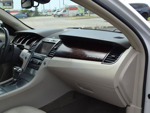 Used 2010 Ford Taurus Limited AWD/4WD image 34
