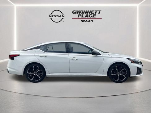 Used 2024 Nissan Altima 2.5 SR FWD image 25