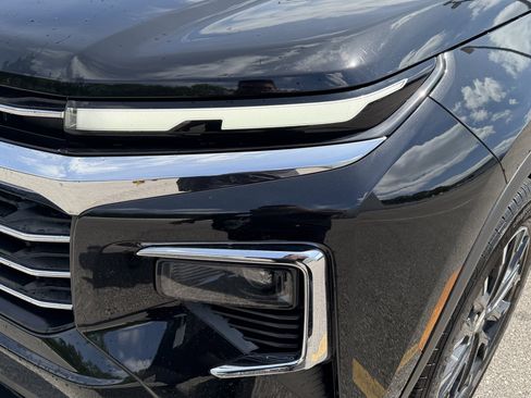 Used 2024 Chevrolet Traverse LT w/ Enhanced Driving Package AWD/4WD image 5