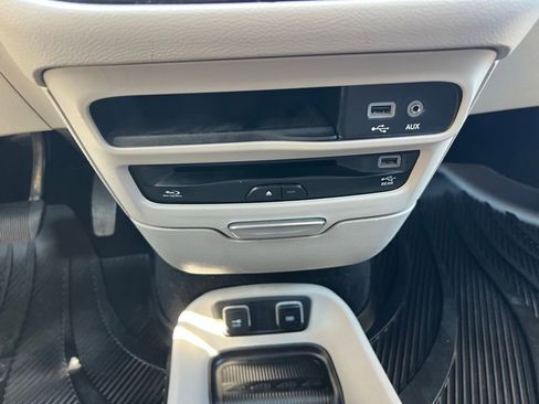 Used 2018 Chrysler Pacifica Touring-L Plus FWD image 37
