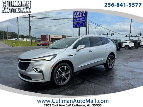 Used 2022 Buick Enclave Essence w/ Experience Buick Package FWD image 1