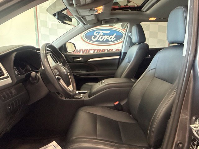Used 2015 Toyota Highlander XLE FWD image 12