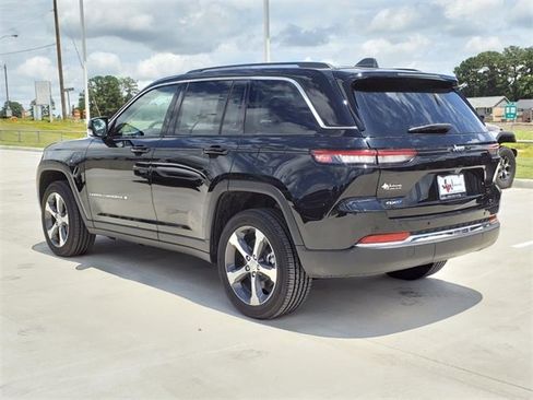 Used 2023 Jeep Grand Cherokee 4WD 4xe image 2