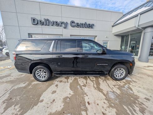 Used 2024 Chevrolet Suburban LT image 4