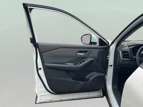 Used 2023 Nissan Rogue SV FWD image 13