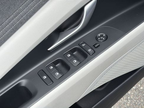 Certified 2024 Hyundai Elantra Limited FWD image 15