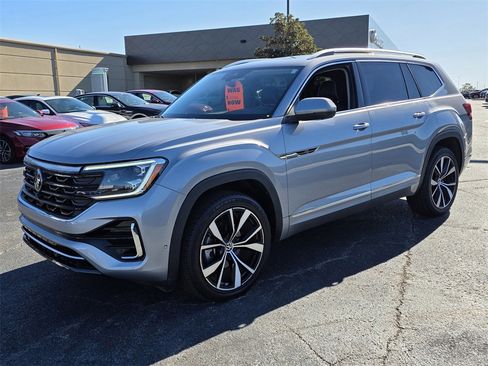 Used 2024 Volkswagen Atlas SEL Premium R-Line image 7
