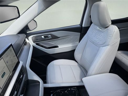 New 2026 Ford Explorer Platinum w/ LUX Leather Package AWD/4WD image 18