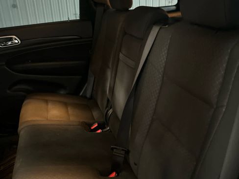 Used 2019 Jeep Grand Cherokee Laredo image 18