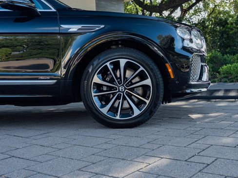 Certified 2025 Bentley Bentayga Extended Wheelbase AWD/4WD image 6