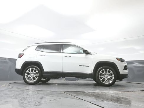 Used 2024 Jeep Compass Latitude w/ Sun and Sound Group image 25