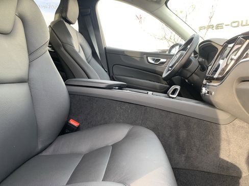 Used 2025 Volvo XC60 B5 Plus image 35