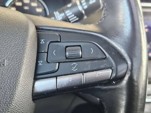 Used 2022 Cadillac XT4 Premium Luxury w/ Enhanced Visibility Package FWD image 12