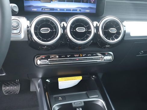 New 2026 Mercedes-Benz GLB 250 4MATIC image 40