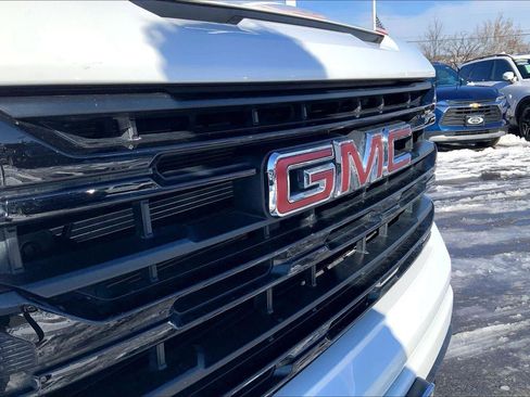 Used 2024 GMC Sierra 1500 Elevation image 28