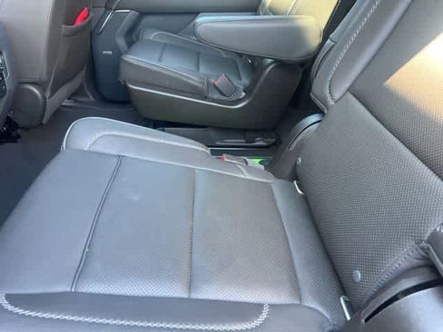 Used 2021 GMC Yukon XL Denali w/ Denali Premium Package image 8