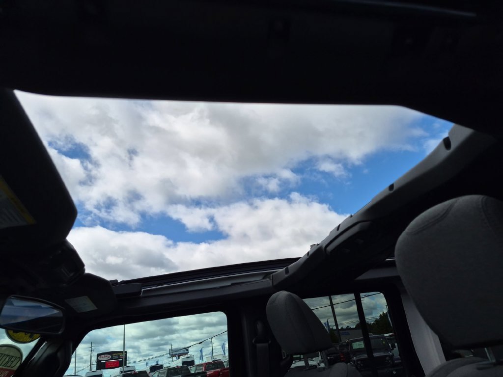 Certified 2026 Jeep Wrangler Unlimited Sahara AWD/4WD image 12