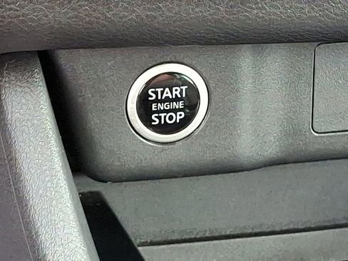 Used 2022 Nissan Rogue SV image 25