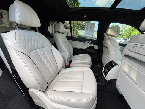 Used 2025 BMW X7 M60i w/ Climate Comfort Package AWD/4WD image 23