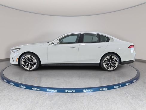 Used 2026 BMW 530i RWD image 11