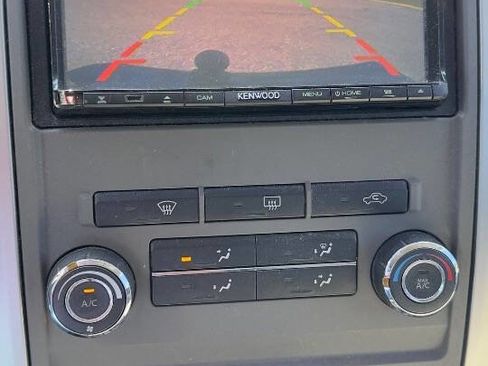 Used 2010 Nissan Frontier SE image 16