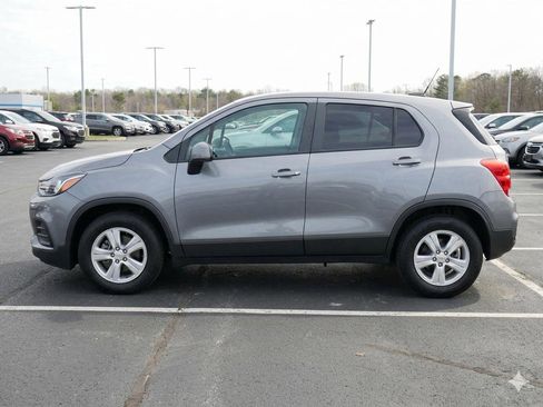 Used 2020 Chevrolet Trax LS FWD image 3
