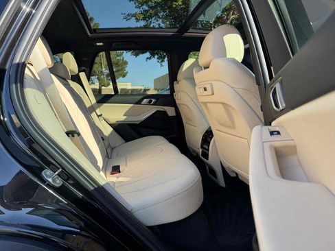 Used 2019 BMW X5 xDrive40i w/ Convenience Package AWD/4WD image 18