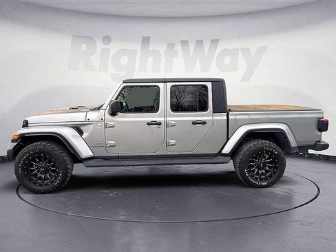 Used 2020 Jeep Gladiator Overland w/ Uconnect 4C Nav & Sound Group image 2