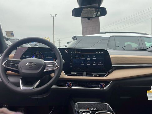 New 2026 Chevrolet Equinox ACTIV w/ LPO, Floor Liner Package image 12