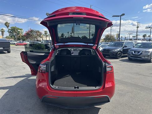 Used 2021 Tesla Model Y Long Range AWD/4WD image 25