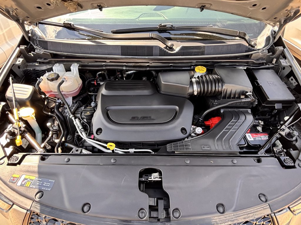 Used 2025 Chrysler Pacifica Limited FWD image 29