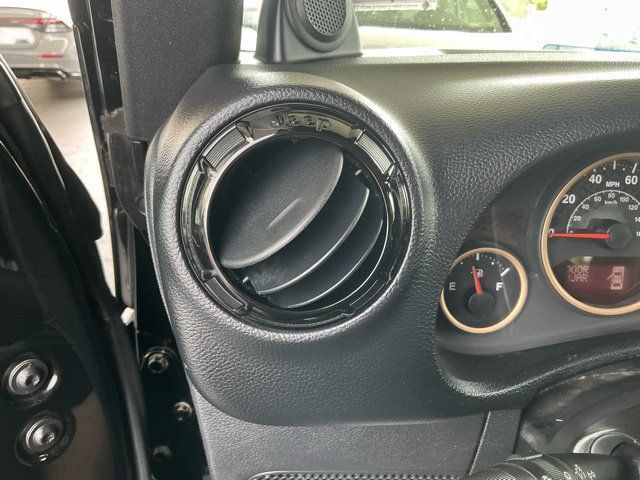 Used 2014 Jeep Wrangler Unlimited Sahara AWD/4WD image 21