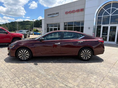 Used 2025 Nissan Altima 2.5 SV FWD image 5