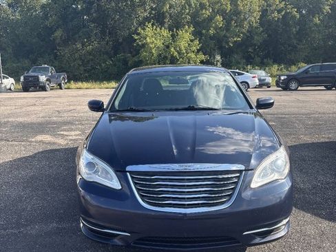 Used 2013 Chrysler 200 LX FWD image 3