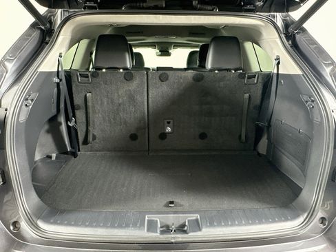 Used 2021 Toyota Highlander XLE FWD image 31