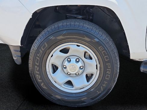 Used 2019 Toyota Tacoma SR AWD/4WD image 8