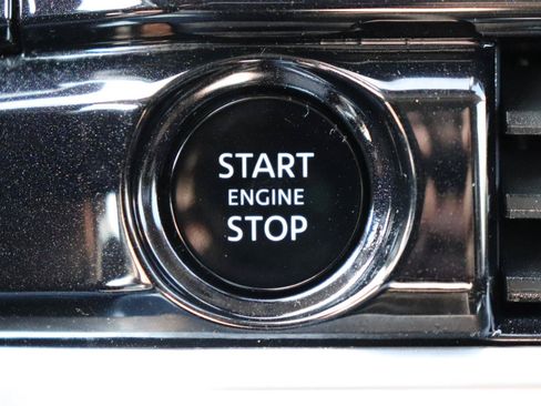 Used 2025 Nissan Pathfinder SV AWD/4WD image 50