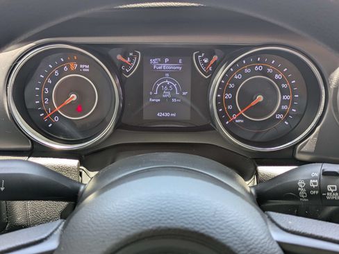 Used 2022 Jeep Wrangler Unlimited Sport AWD/4WD image 29