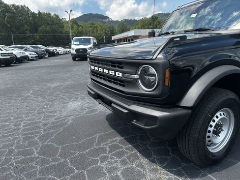 New 2025 Ford Bronco Base image 10