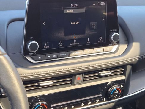 Used 2024 Nissan Rogue SV w/ SV Premium Package image 25