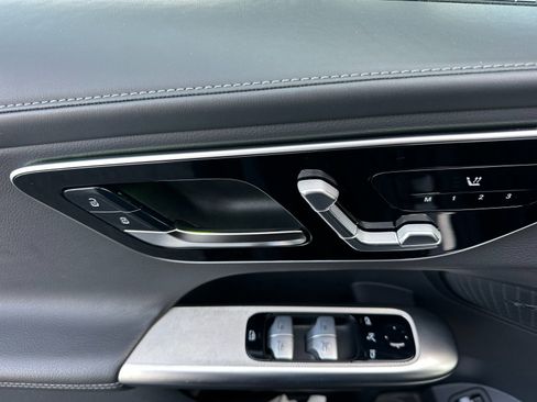 Used 2024 Mercedes-Benz GLC 300 4MATIC image 11