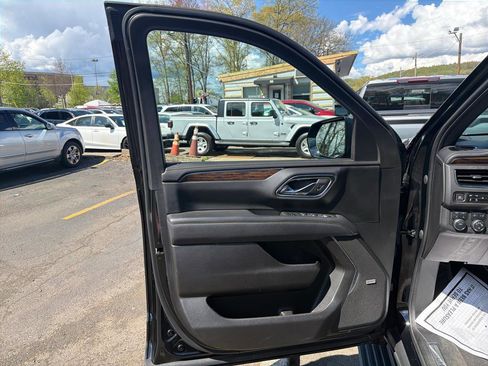 Used 2023 Chevrolet Tahoe Premier w/ Max Trailering Package AWD/4WD image 17