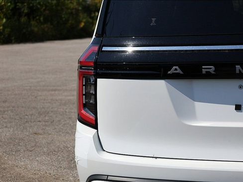 New 2026 Nissan Armada SL w/ Captain's Chari Seat Package image 5