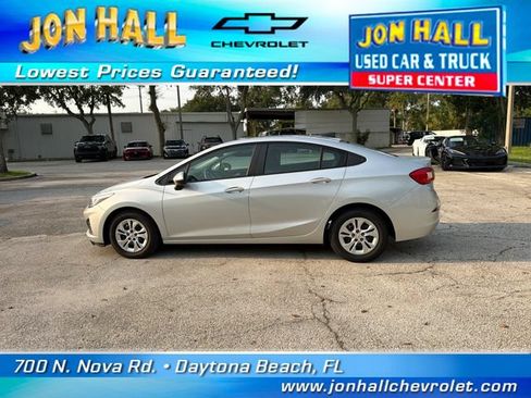 Used 2019 Chevrolet Cruze LS FWD image 4