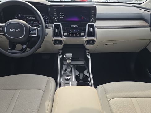 Certified 2022 Kia Sorento S w/ Panoramic Sunroof Package AWD/4WD image 14