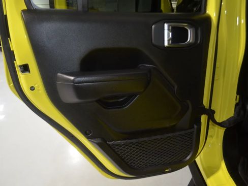 Used 2023 Jeep Gladiator Sport image 18