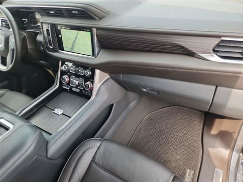 Used 2022 GMC Yukon XL Denali w/ Denali Premium Package RWD image 30