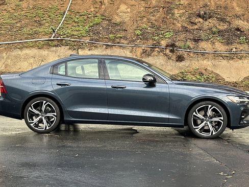 Used 2023 Volvo S60 B5 Plus w/ Climate Package image 3