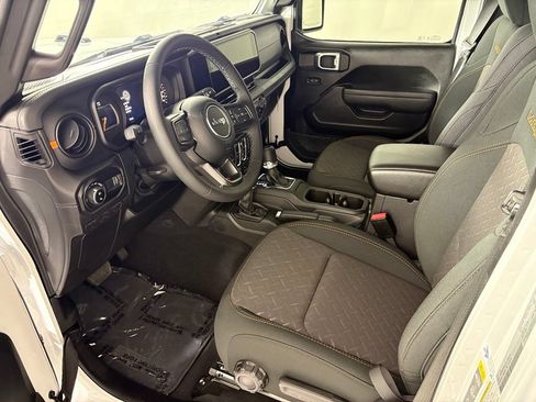 New 2026 Jeep Gladiator Mojave w/ Dual Top Group AWD/4WD image 27